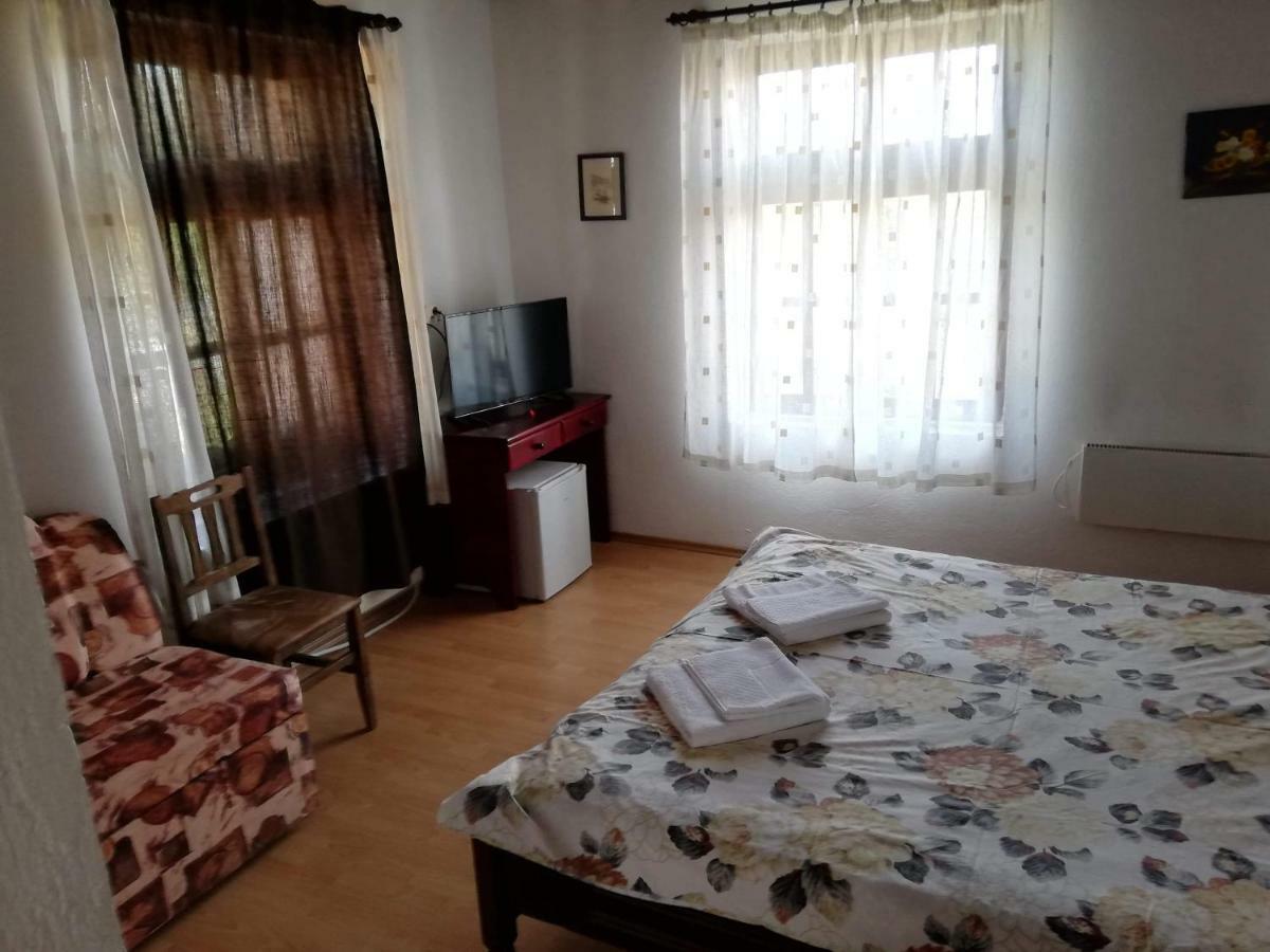 Guest House Popov Marchevo Ngoại thất bức ảnh
